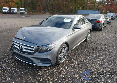 2017 Mercedes-Benz E 300 4Matic z USA, uszkodzony, nr VIN WDDZF4KB5HA110176